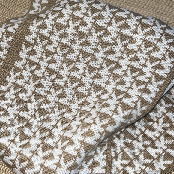 Michael Kors MK Scarf 100% Acrylic infinity scarf MK White and beige - Picture 7 of 10
